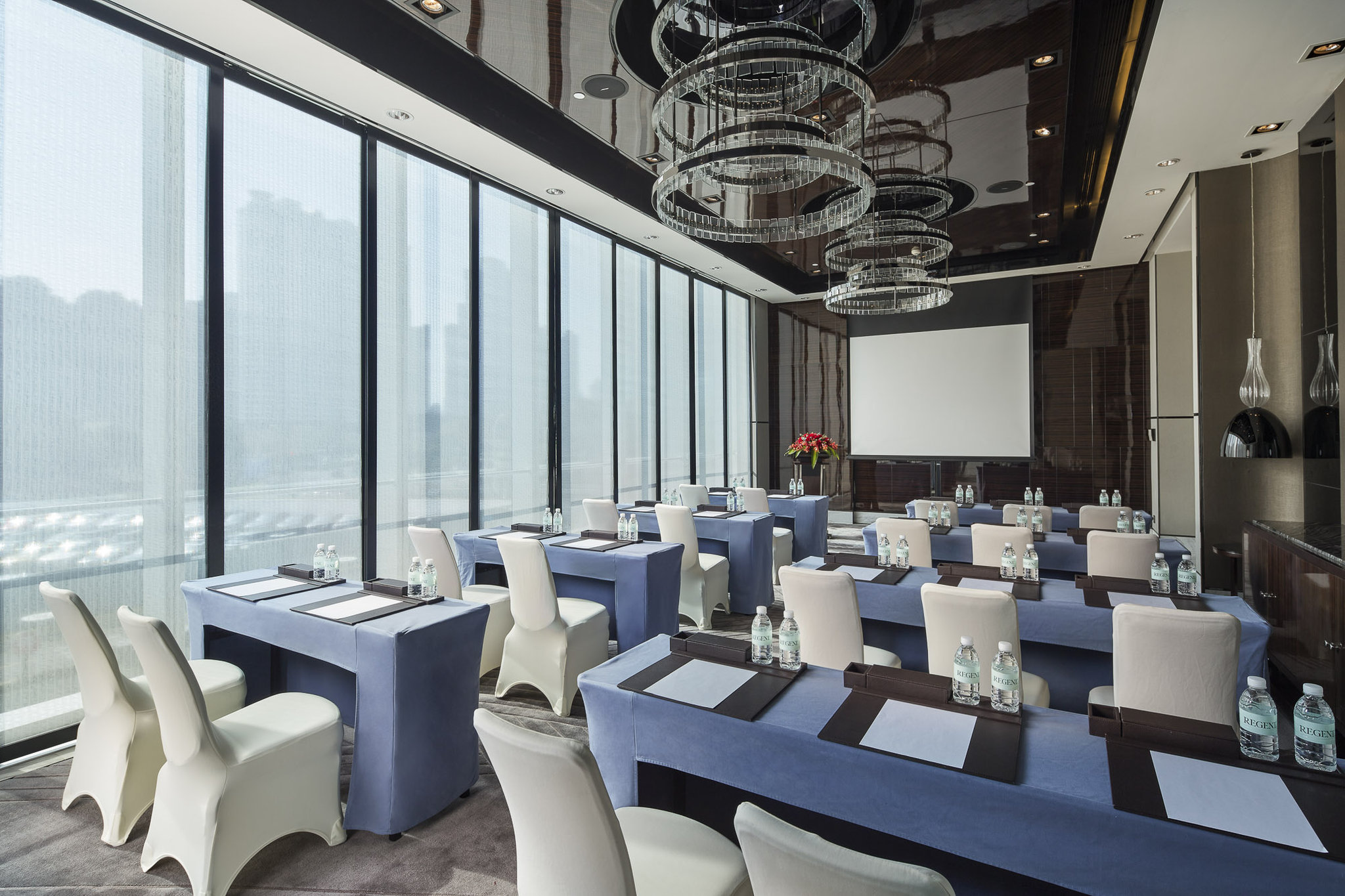 Regent Pudong Shanghai 71/84