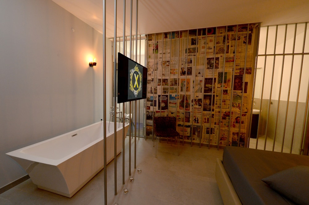 X Hotel 40/66