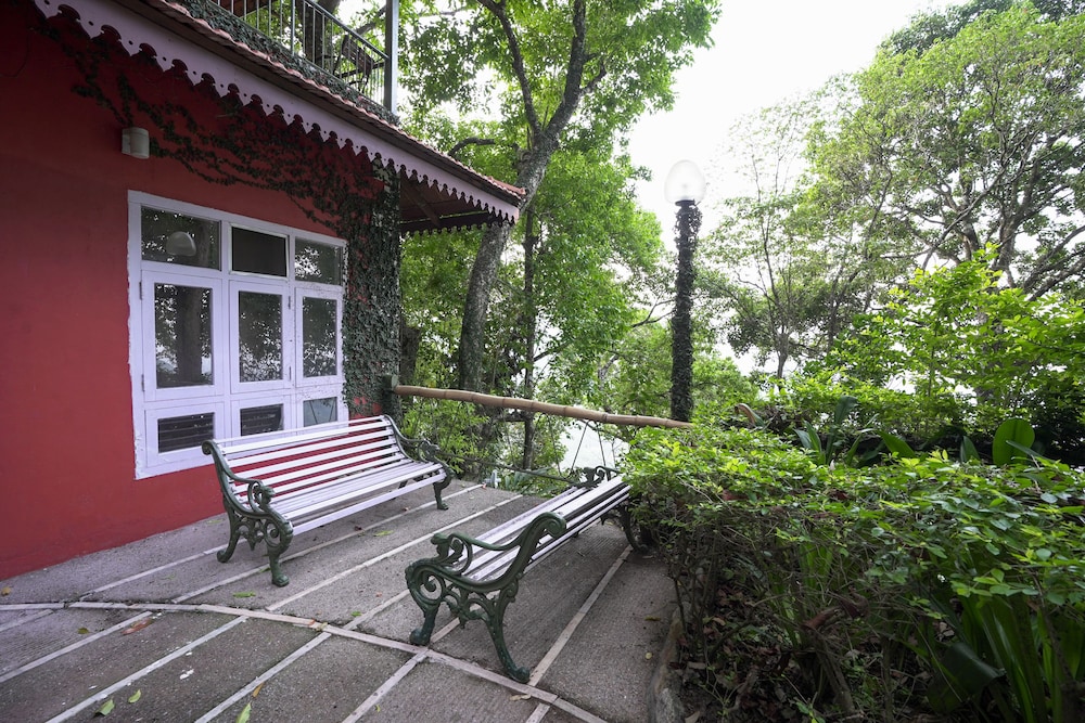 Tea Valley Resort 6/66