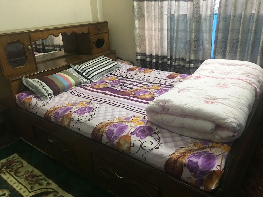 Sara's Backpackers Hotel 50/74