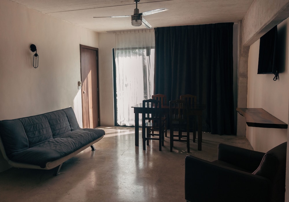 Sunday Hotel 52 at Playa del Carmen 28/50