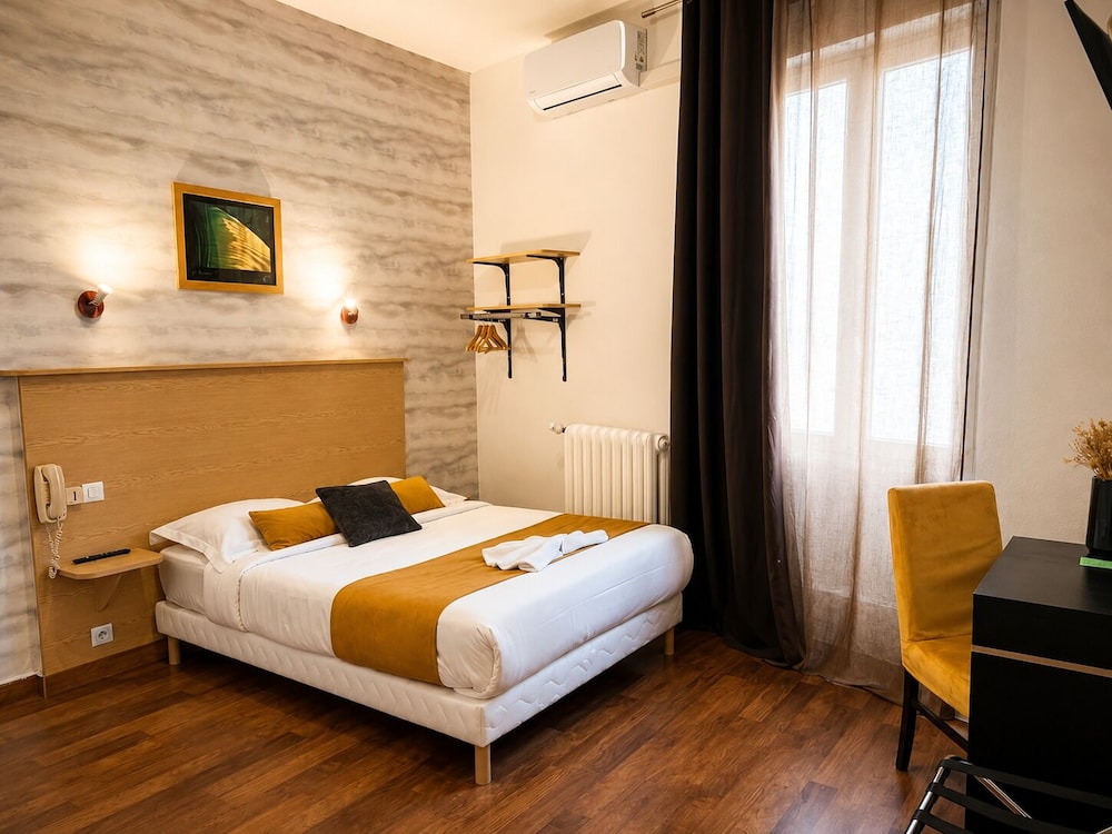 Abalone Hotel 18/46