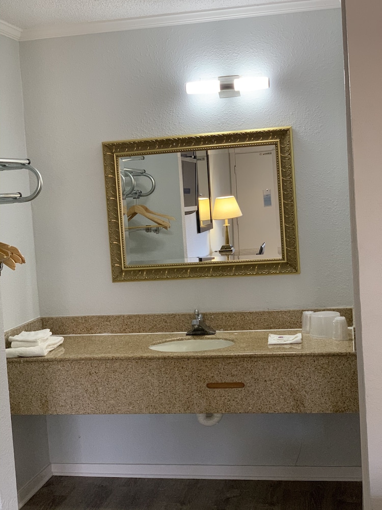 Lobby at Motel6 Newport News, VA - Fort Eustis, NEWPORT NEWS - VA