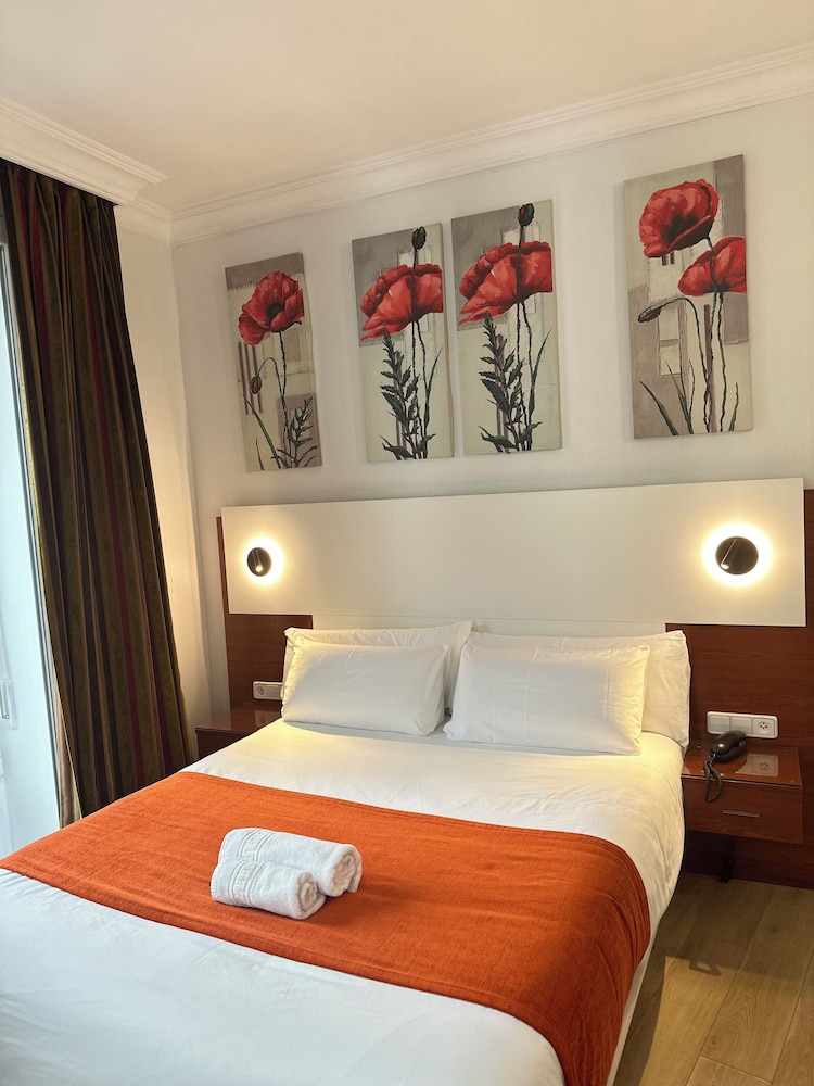ROOM, SINGLE