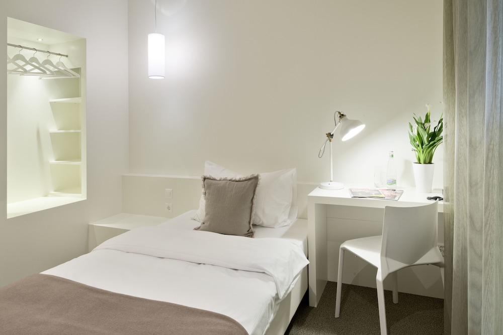 Trafo Hotel 12/54