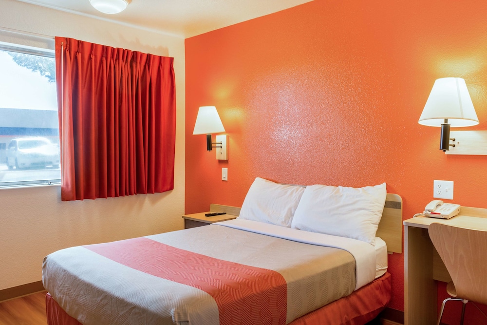 Motel6 Mojave, CA 24/69