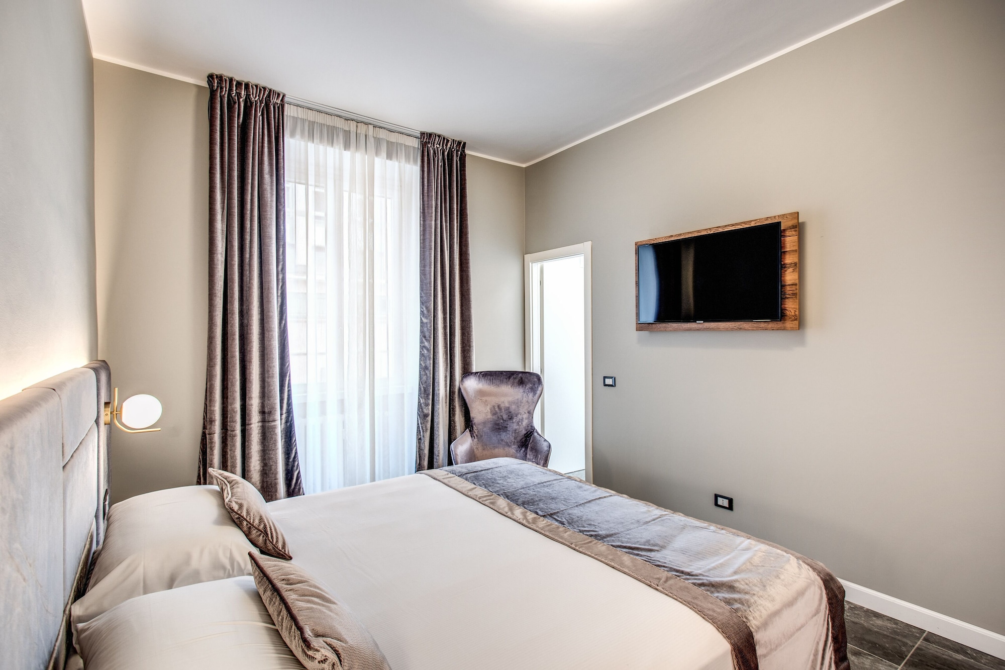 SUPERIOR, DOUBLE BED