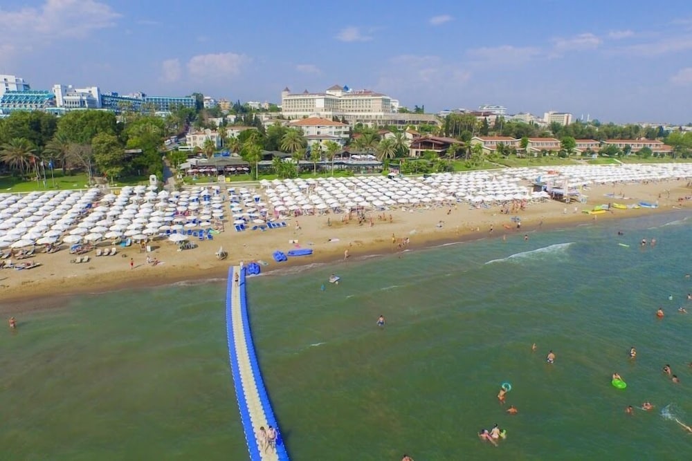 Sandy Beach Hotel 47/48