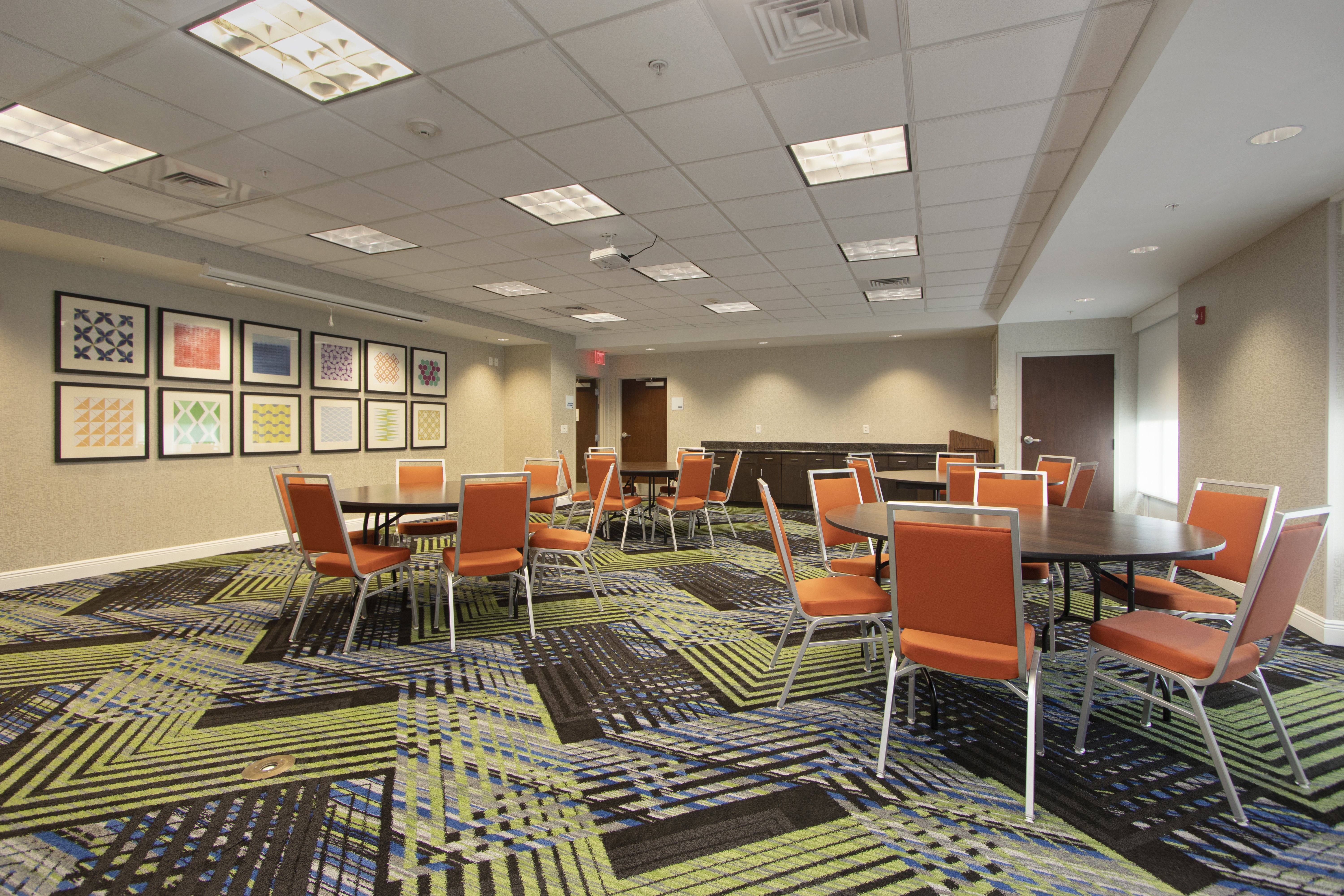 Holiday Inn Express Hotel Suites Orlando Apopka 32/38