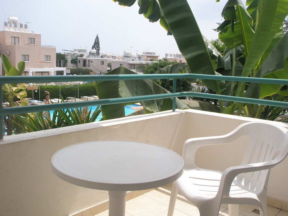DebbieXenia Hotel Apartments 30/45