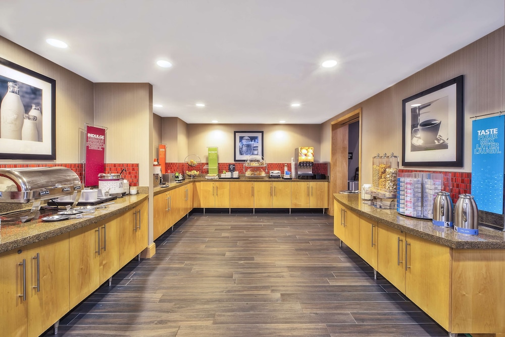 Hampton Inn Suites Madison West 10/48