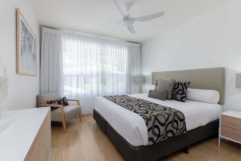 Mandalay Luxury Beachfront Apartments 27/59