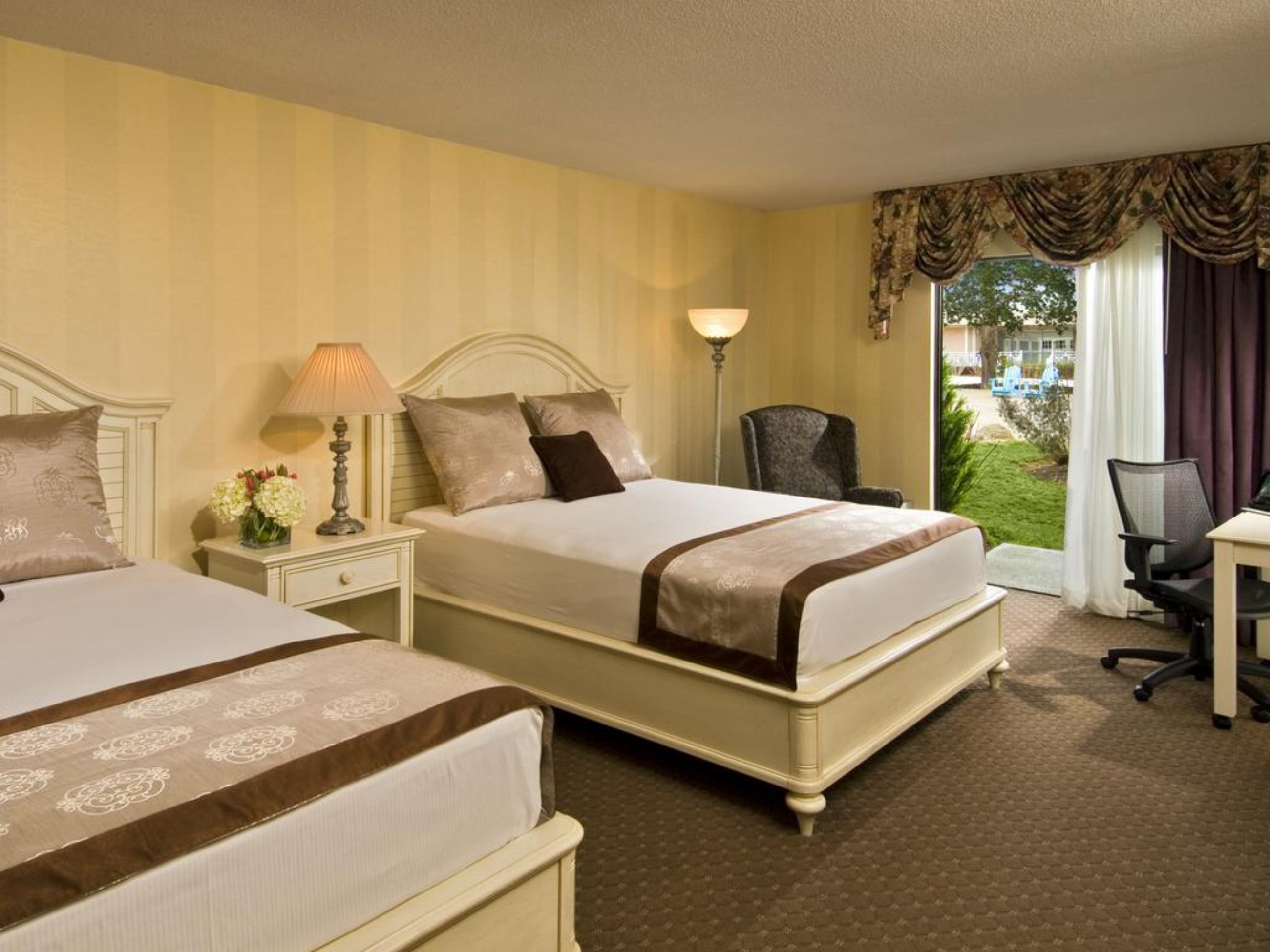 Deluxe, Double Bed
