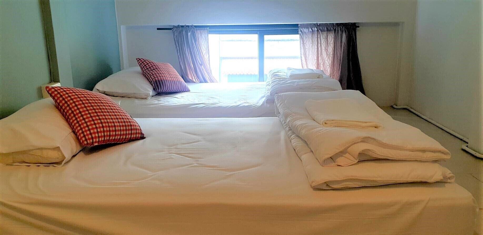 PRIVATE, TWIN BEDS, SHARED BATHROOM