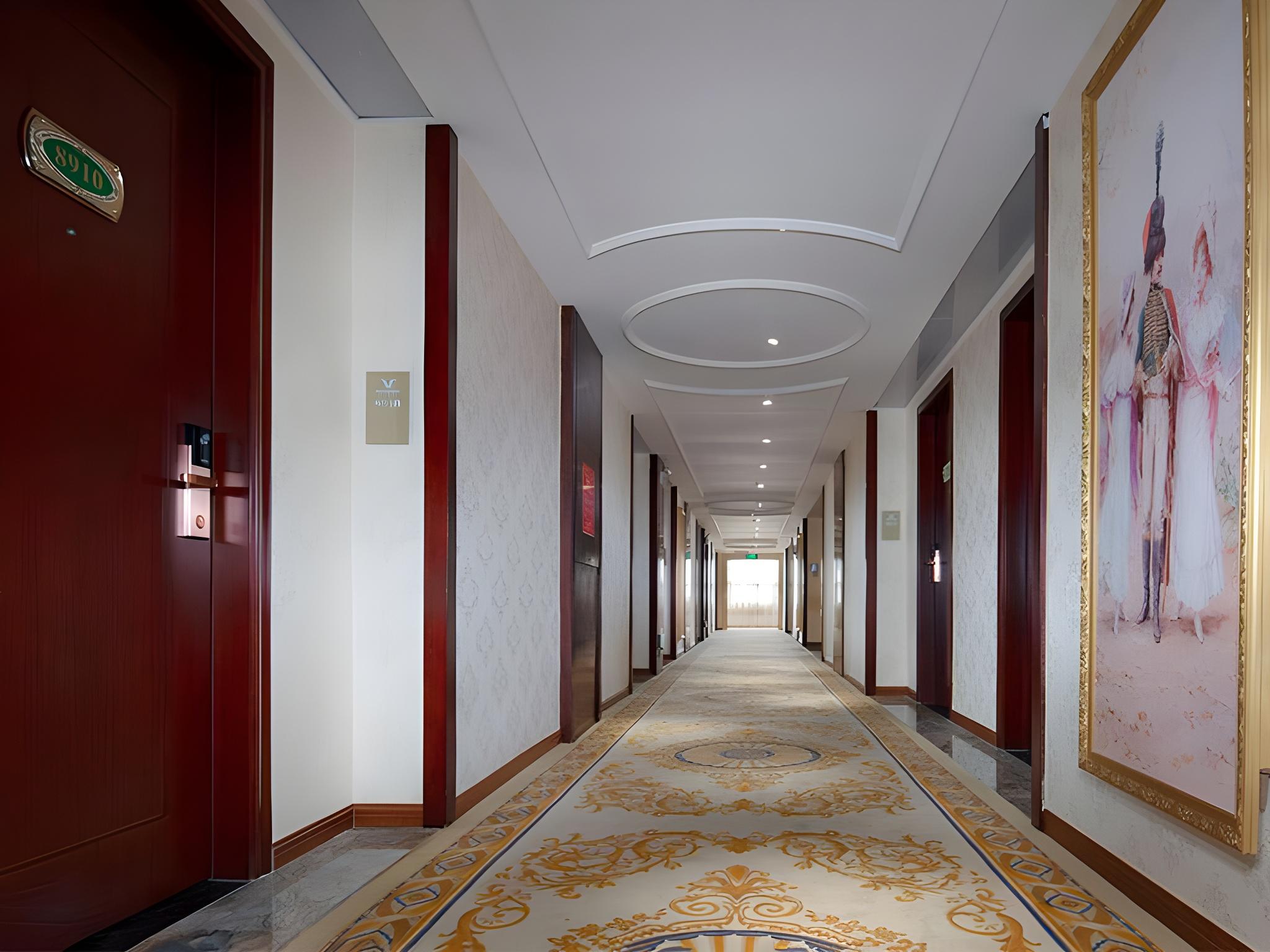 The BLD International Hotel photo4