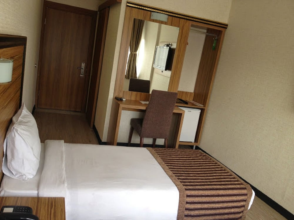 Buyuk Hotel 25/50