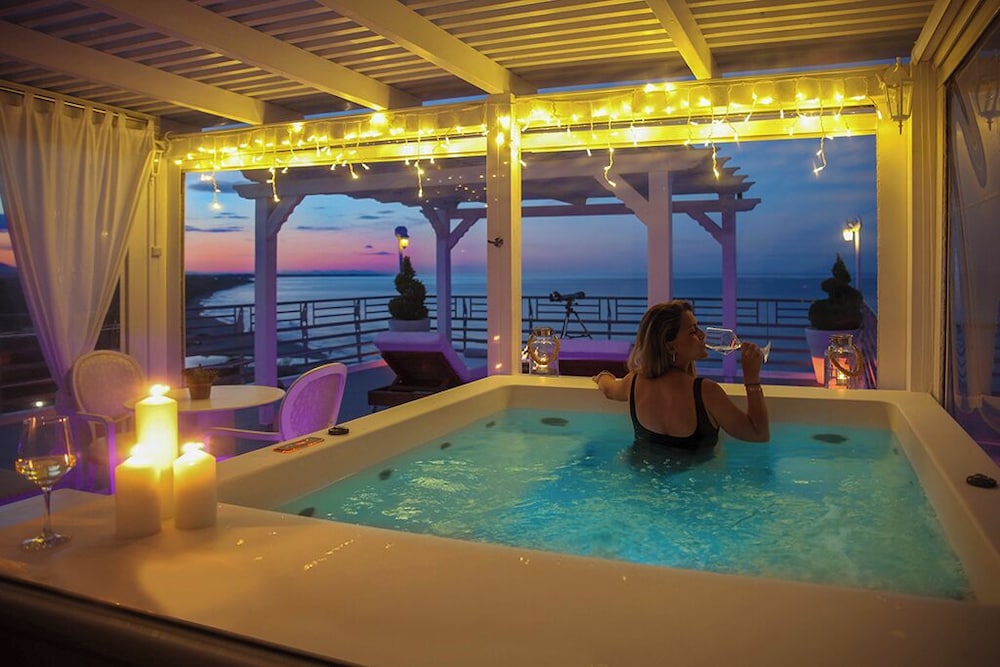 Panorama Suites And Spa 77/85