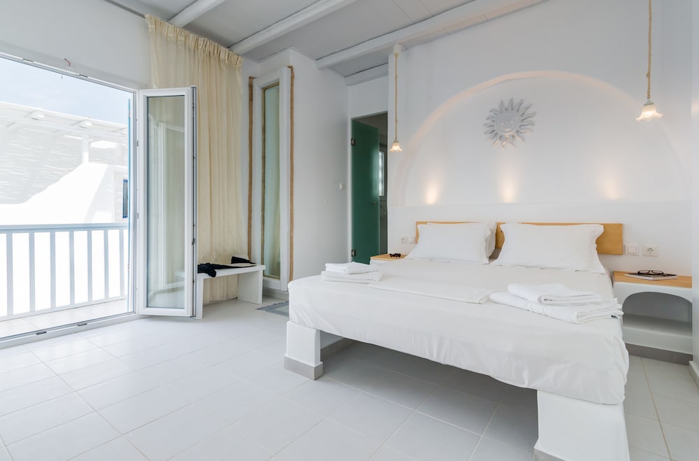 Niki Savvas Studios And Suites 22/73