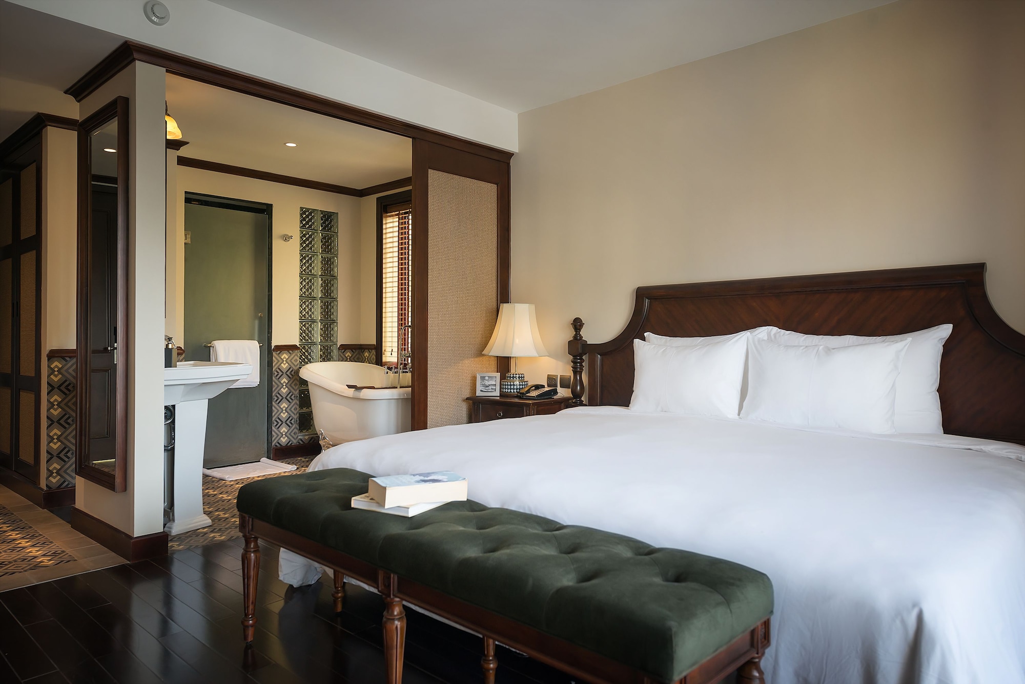 DUPLEX, SUITE, BALCONY, CLUB WING