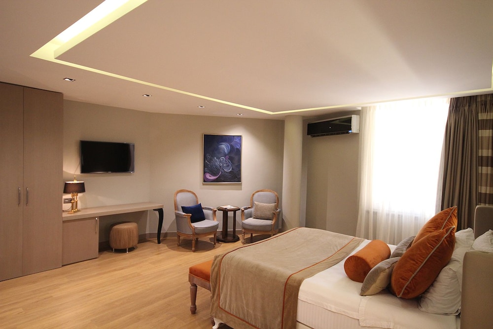 Nobel Hotel 13/69