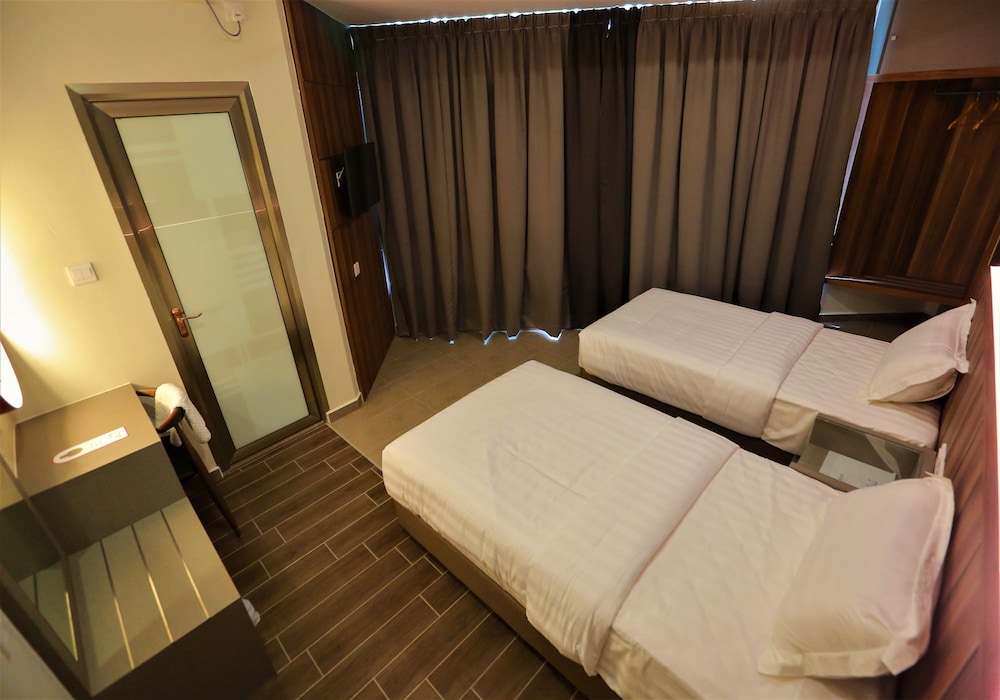 Pantai Regal Hotel 15/50
