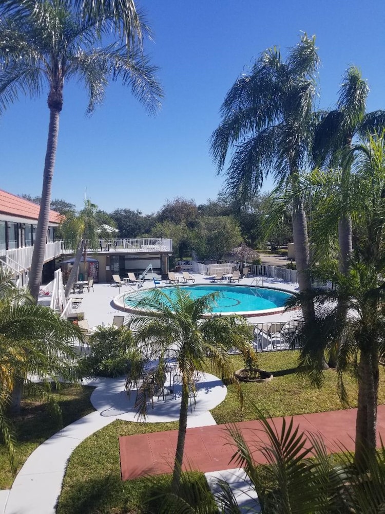 Days Inn by Wyndham Clearwater/Gulf to Bay 7/28