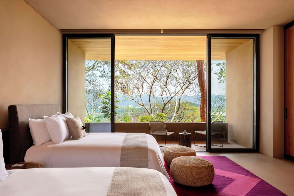 Private, 6 Bedrooms, Villa, 6 King Beds, 2 Queen Beds