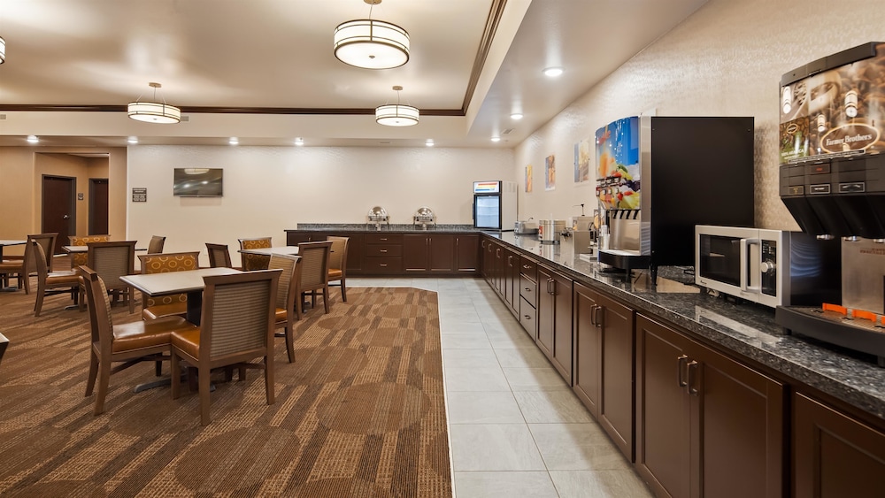 Best Western Plus Casper Inn & Suites 24/33