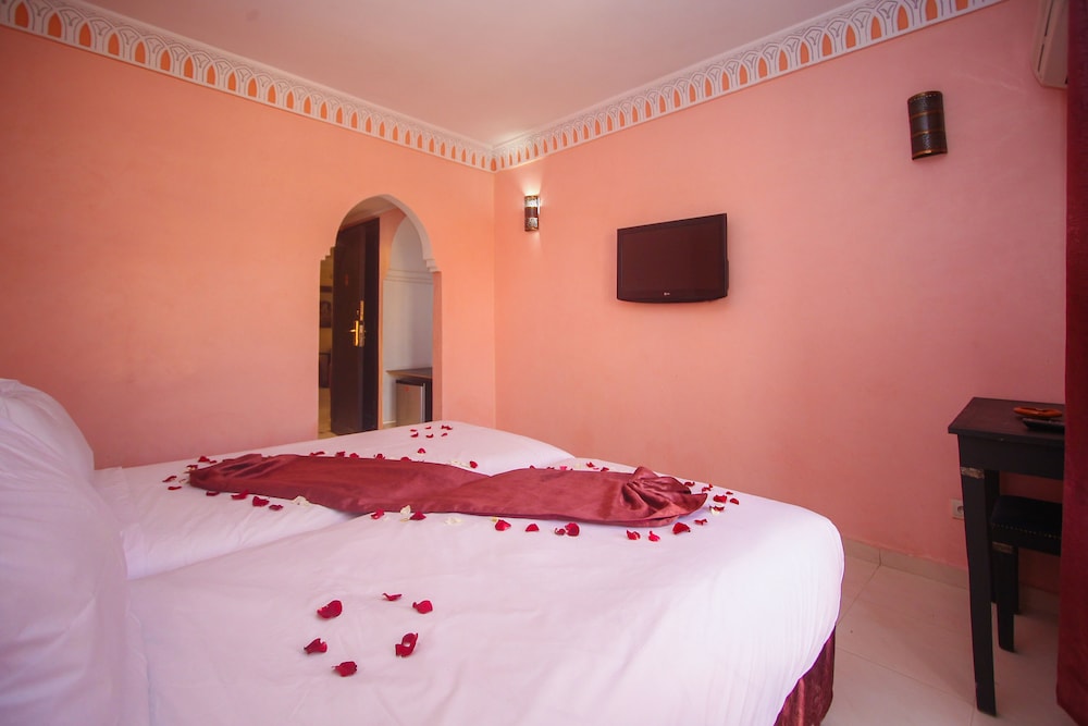 Room, Single, Single Bed, Private Bathroom, Courtyard Area