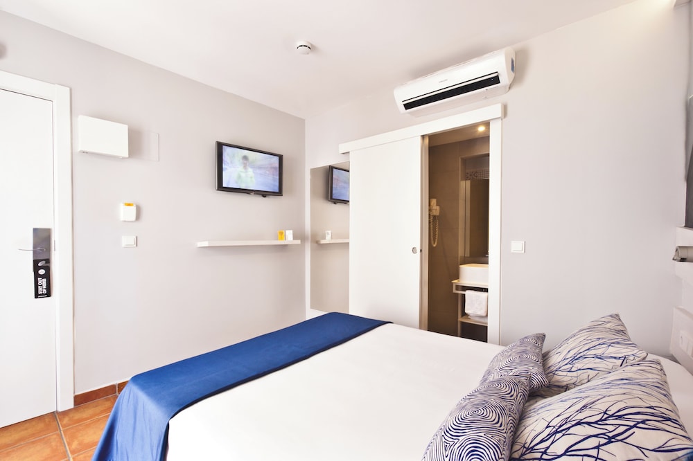 Hotel Ryans La Marina 18/69
