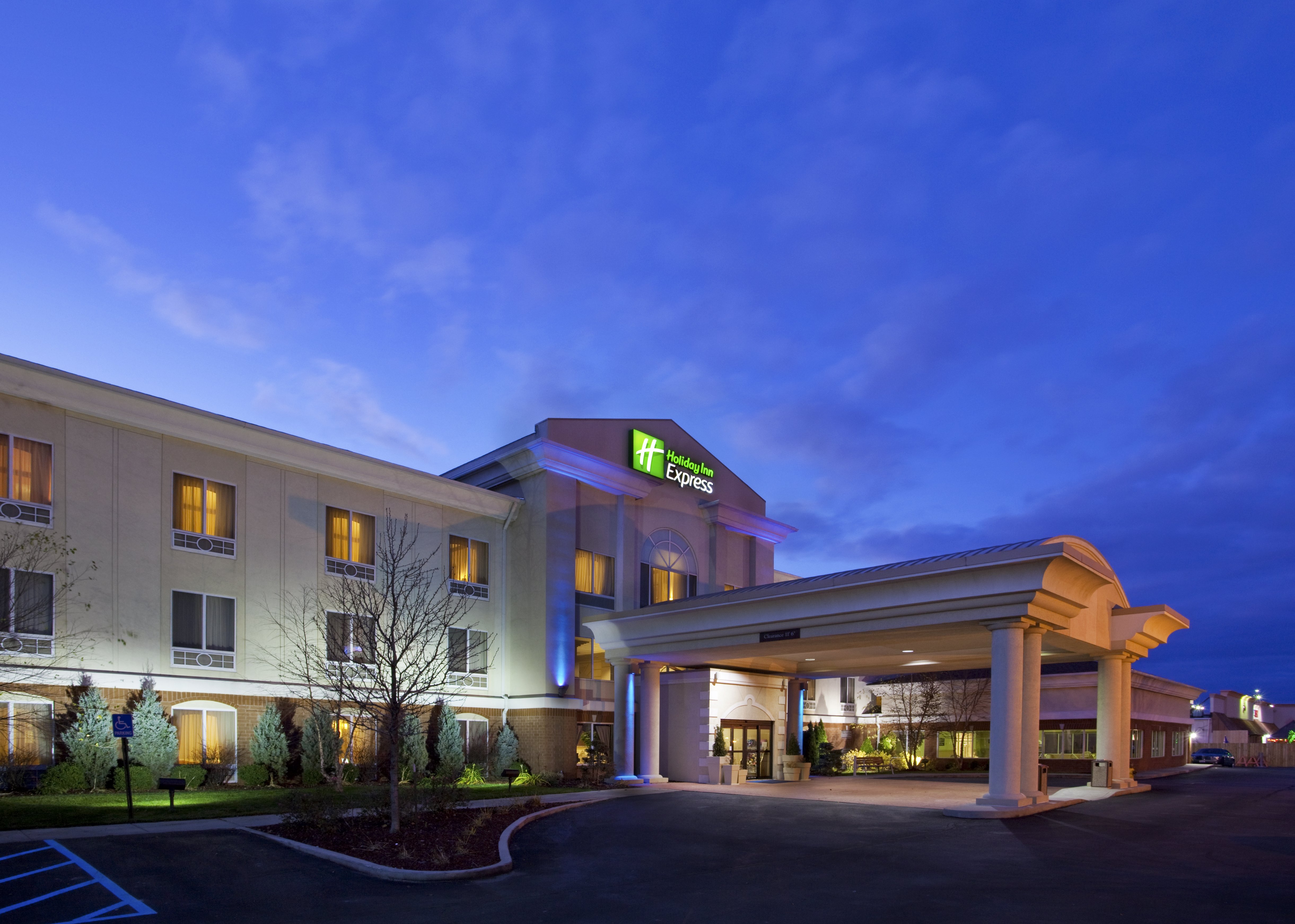Holiday Inn Express Toledo-Oregon 2/42