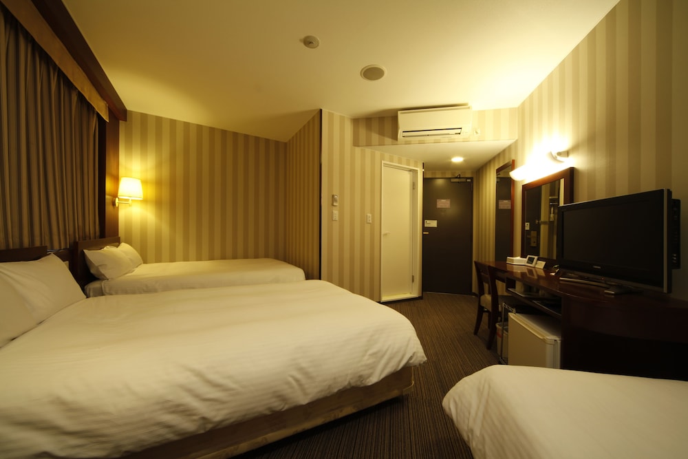 Hillarys Hotel 15/40