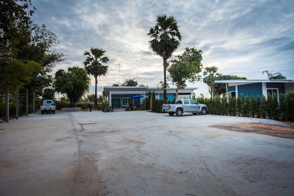 Bluemoon Riverside Resort 40/50