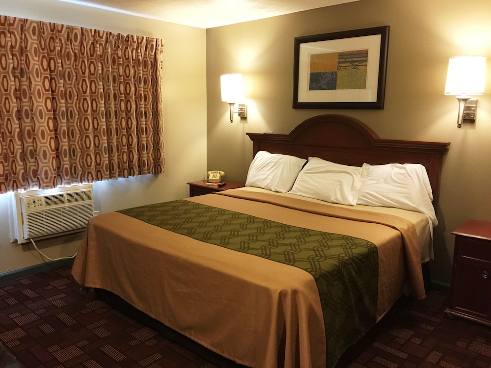 Highlander Inn Cleveland Beachwood Near I-480 10/28
