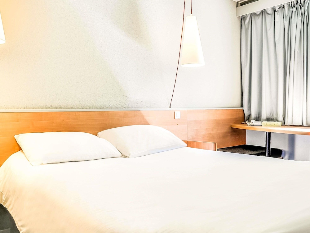 Ibis Salon De Provence Sud 19/61