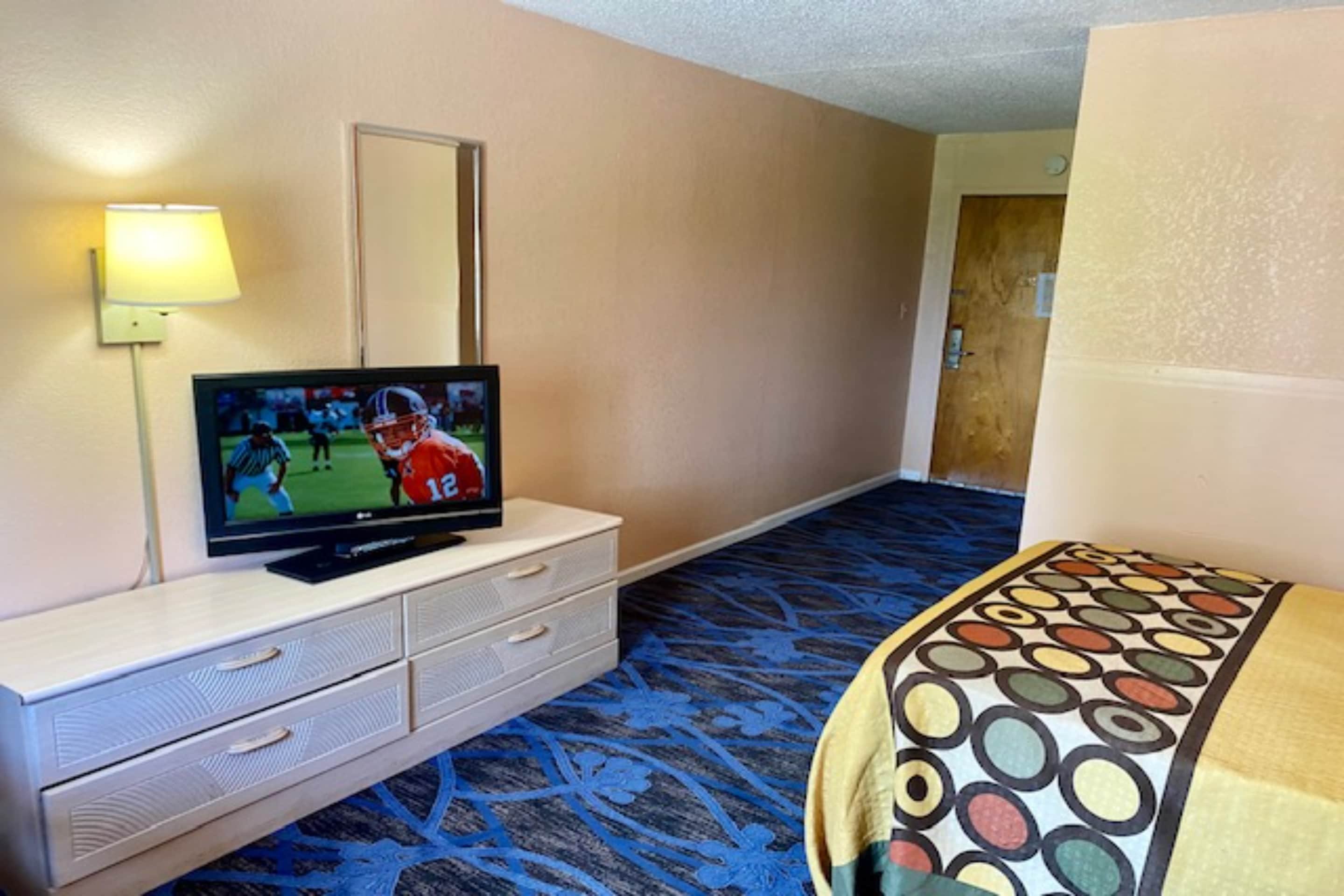 Red Carpet Inn & Suites Lima 55/64