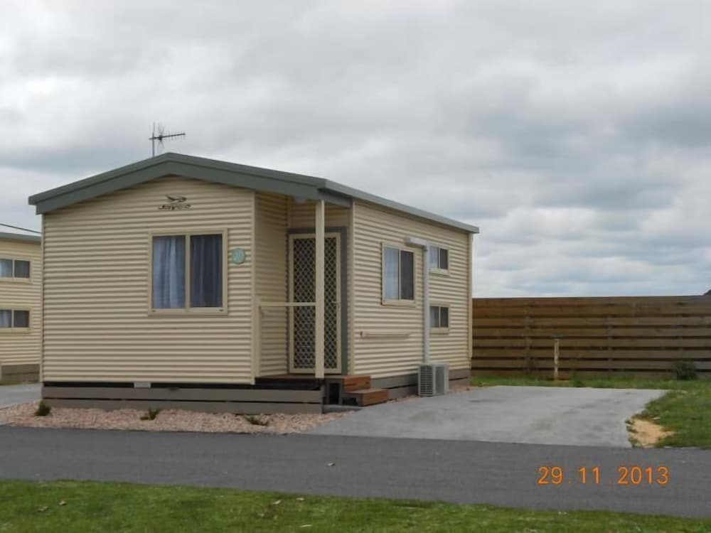 Gum Tree Caravan Park 2/24