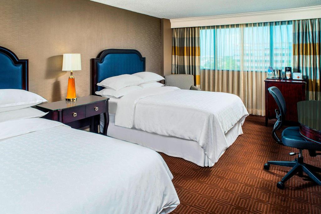 Guest Room, Classic, 2 Double Beds, Club Floor