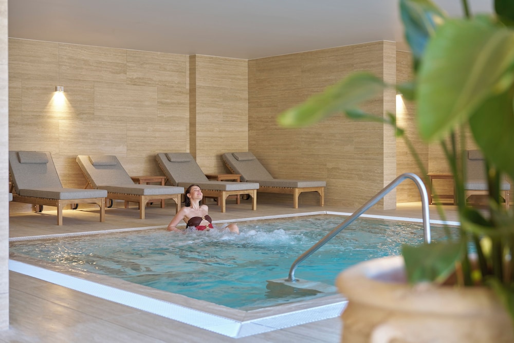 swimming pool spa