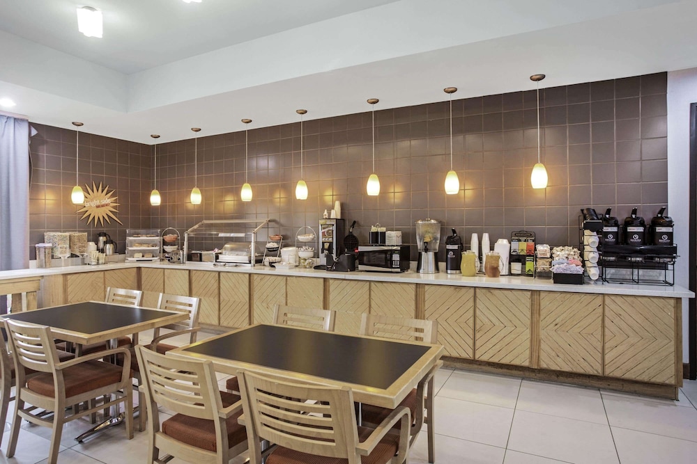 La Quinta Inn & Suites by Wyndham Austin NW/Lakeline Mall 35/44