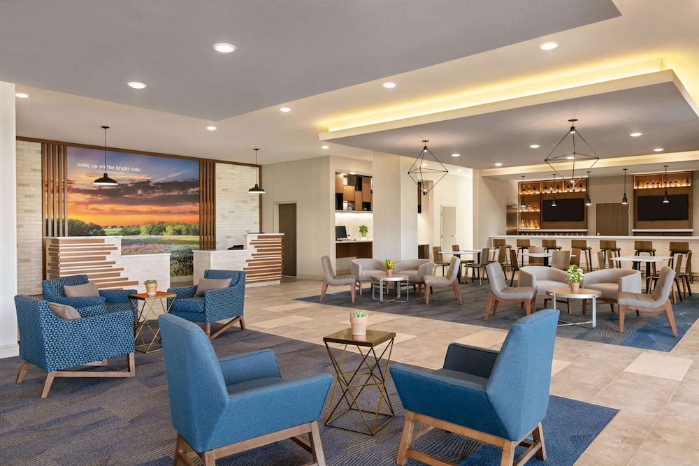 La Quinta Inn and Suites by Wyndham College Station North 26/32