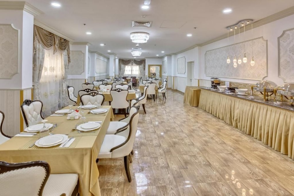 Royal Hotel Sharjah 22/24
