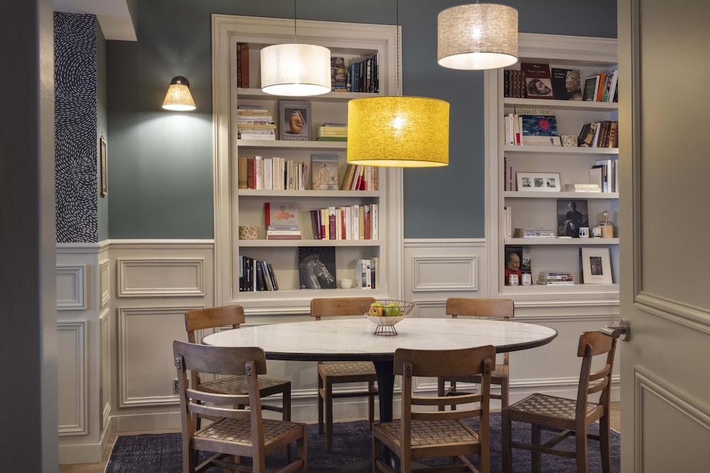 Le Petit Beaumarchais Hotel & Spa 36/48
