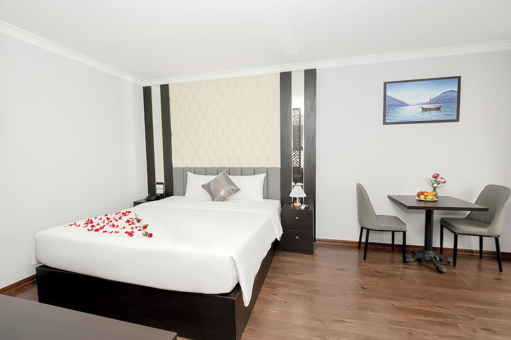Monaco Hotel 16/49
