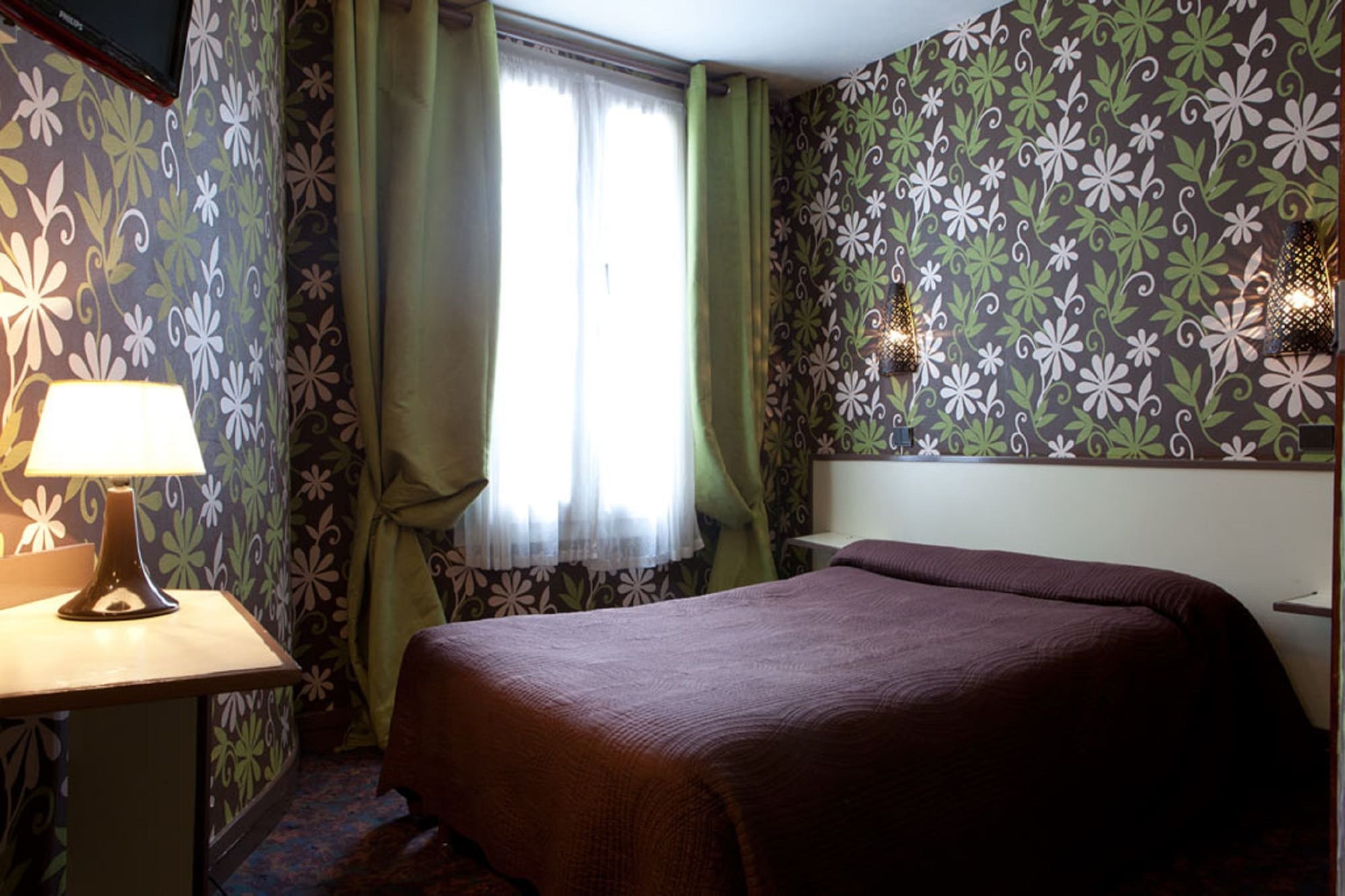 ROOM, SINGLE