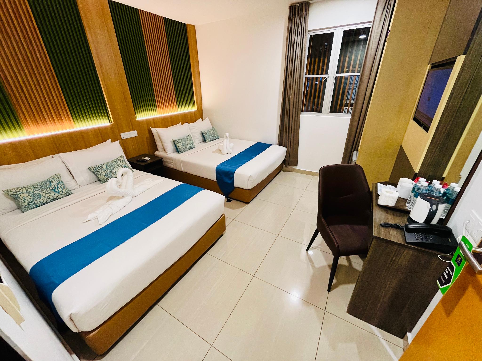 Deluxe, Family, 2 Queen Beds