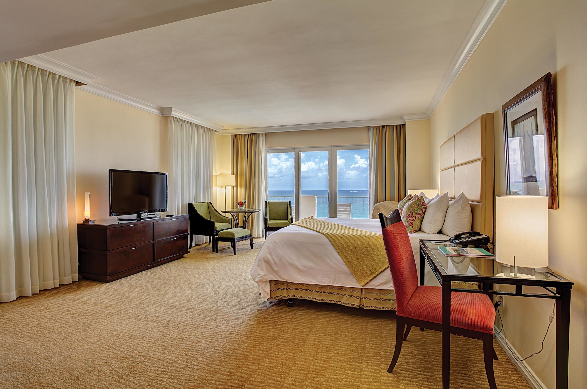 Room, King Bed, Partial Ocean View, No Balcony