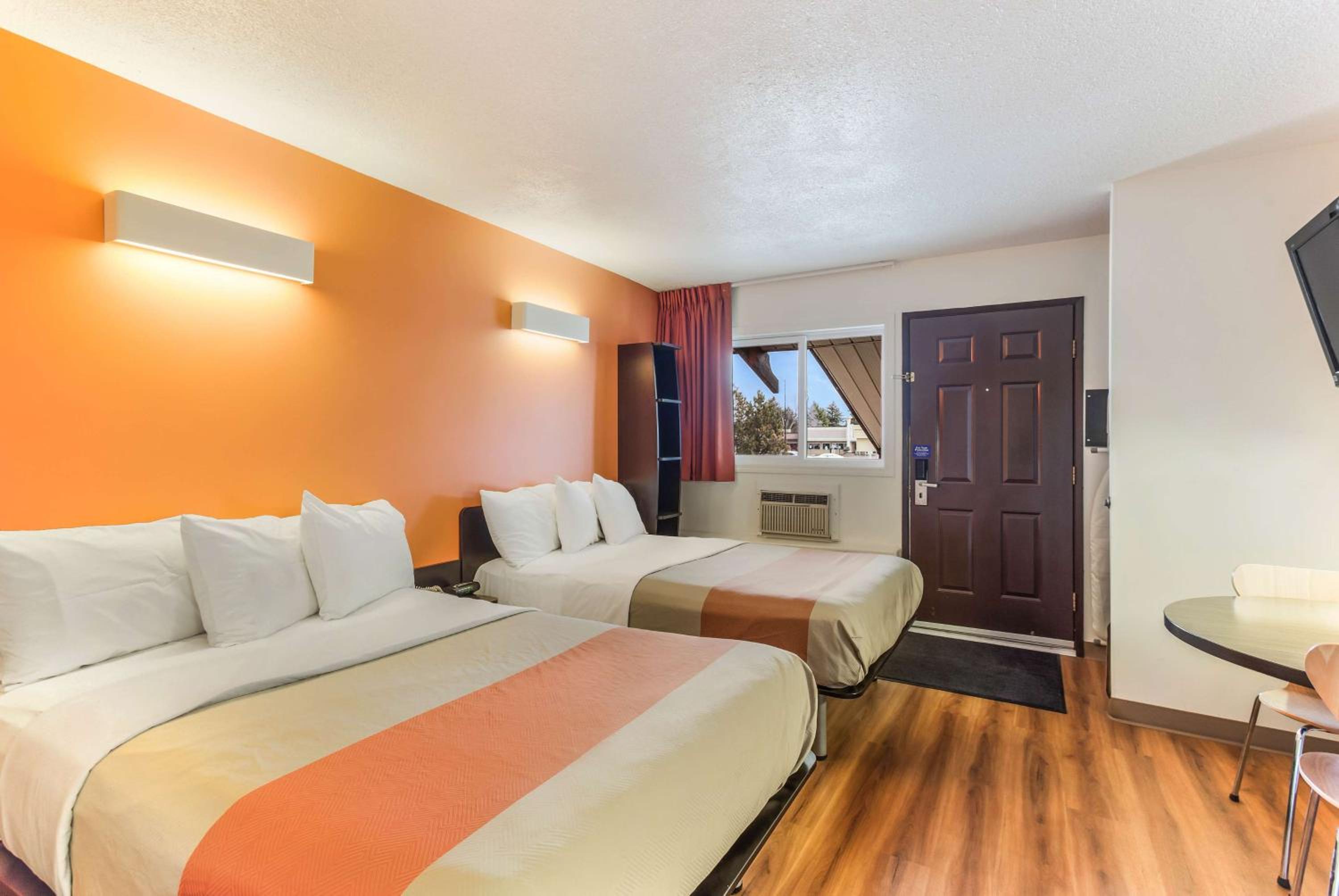 Room, Quadruple