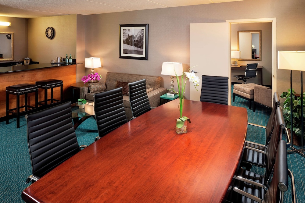 Doubletree By Hilton Roseville Minneapolis 16/40