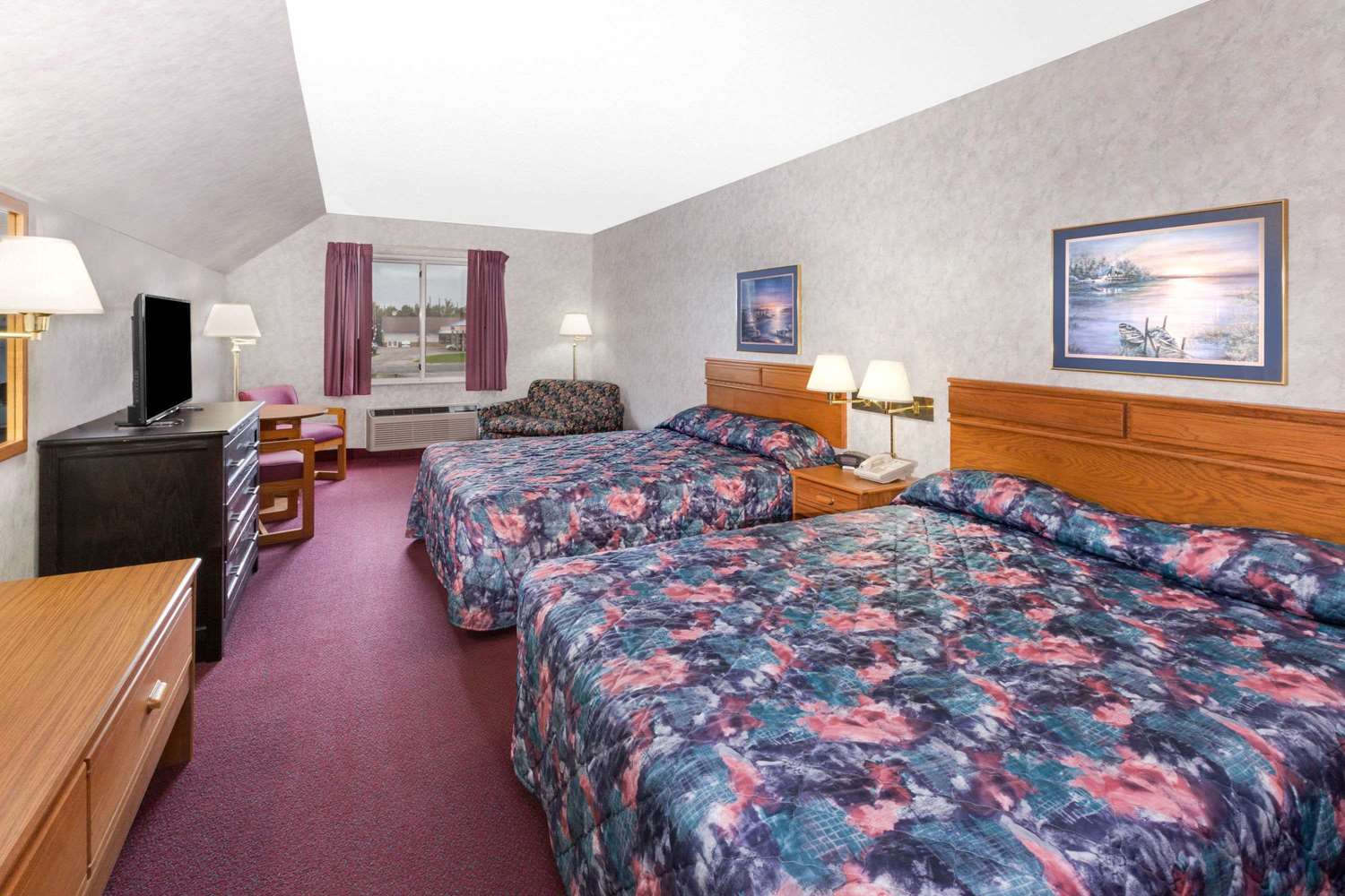 Super 8 St Ignace 3/8